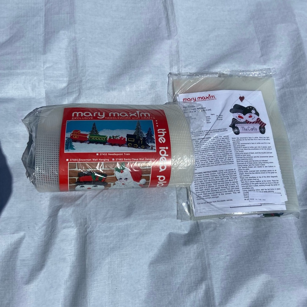 ✨3 for $20✨ Lot of 2 Vintage Mary Maxim Plastic Canvas Christmas Decoration Kits